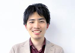 マーケティング部 坂口 諒｜写真